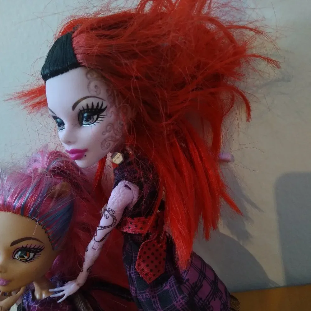 Monster High Dolls Action Figures Operetta Howleen Wolf Kitty Cheshire